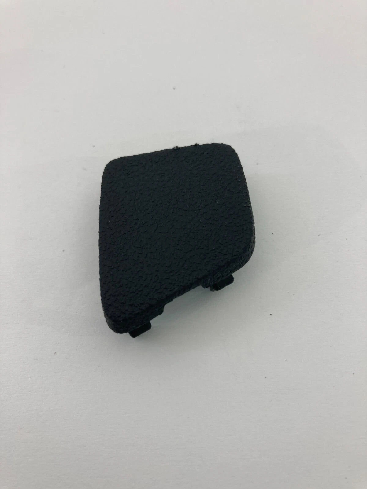 2006-2011 CHEVROLET IMPALA REAR LEFT INNER DOOR PANEL SCREW COVER CAP 1342295