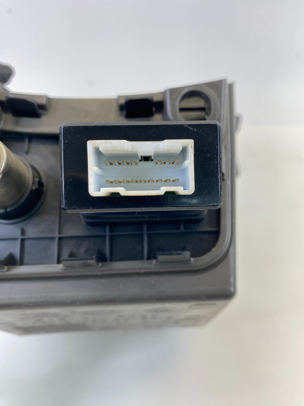 2012-2017 Hyundai Accen Center Console Floor Tray W/ Power Outlet & USB Port