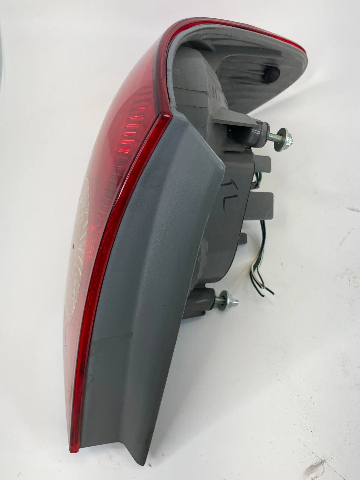 05-08 TOYOTA COROLLA SEDAN REAR LEFT SIDE TAIL LIGHT TAILLIGHT OUTER LAMP OEM