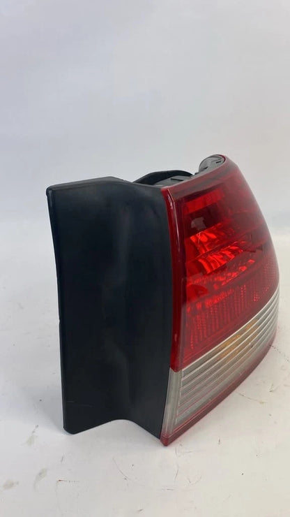 01 02 HONDA ACCORD SEDAN PASSENGER RIGHT TAILLIGHT QUARTER PANEL TAIL LIGHT OEM