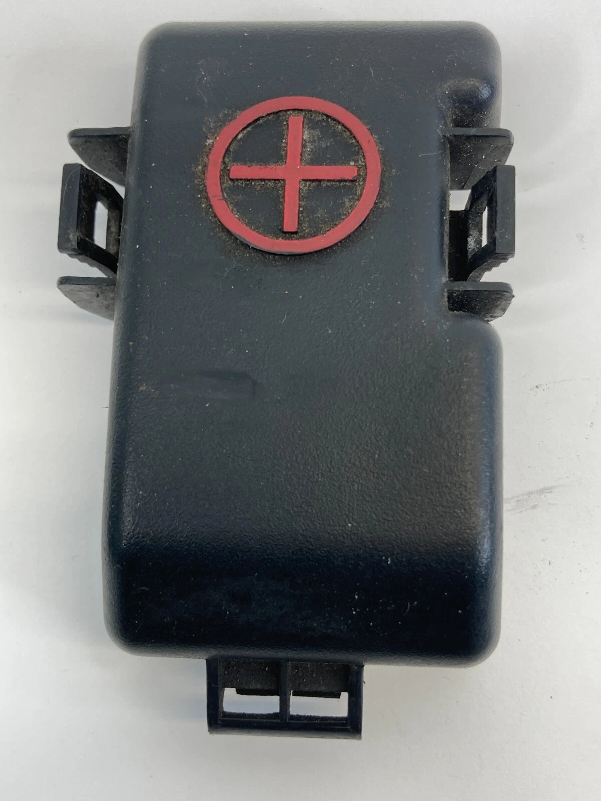 2009 09 HYUNDAI ACCENT BATTERY POSITIVE TERM TERMINAL CAP COVER TRIM PANEL OEM