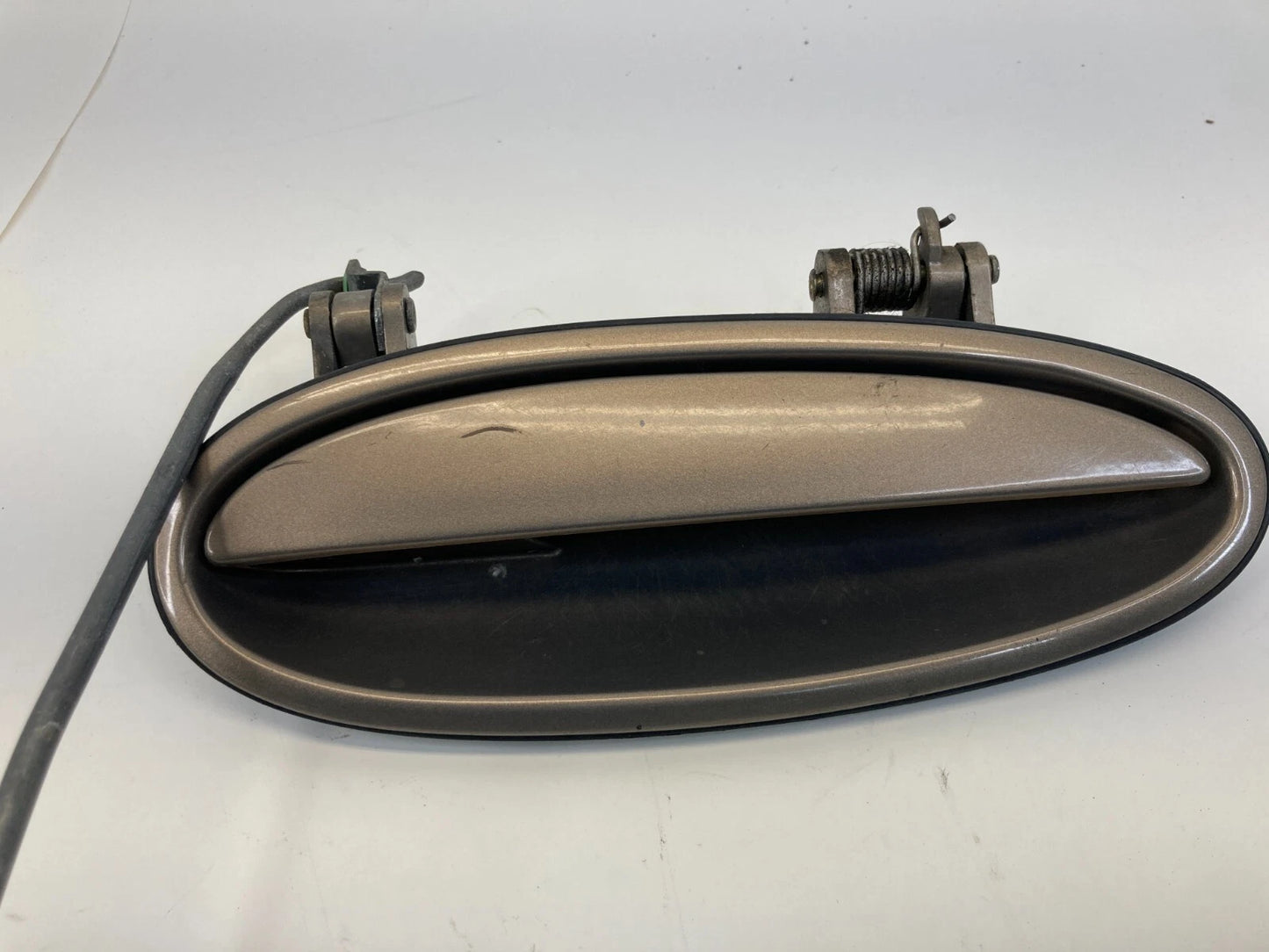 2004-2008 PONTIAC GRAND PRIX FRONT RIGHT EXTERIOR DOOR HANDLE ASSEMBLY 10308590