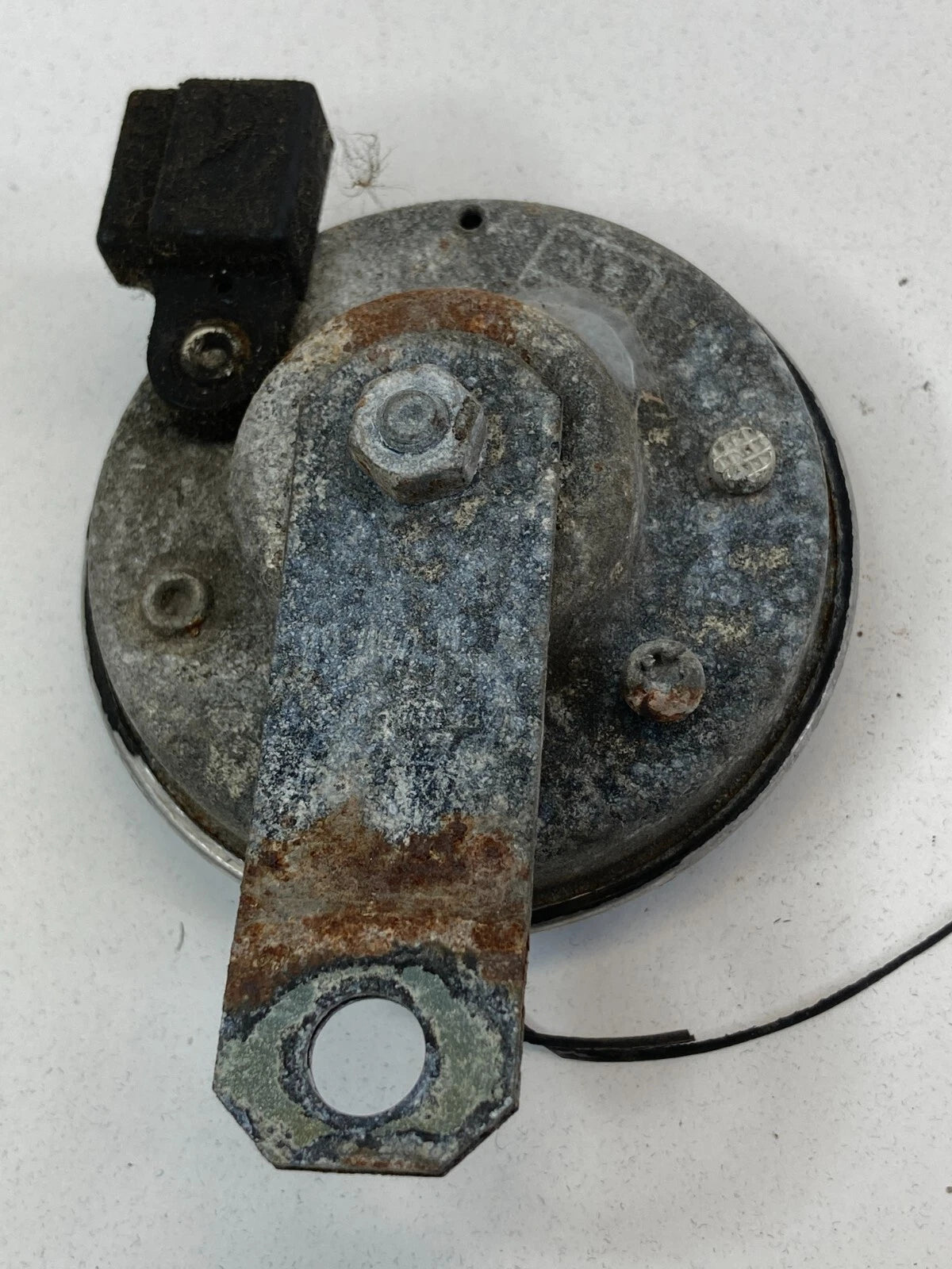 2005-2014 SUBARU OUTBACK STEERING WHEEL HORN SIGNAL ALARM SIREN NOTE E13000026