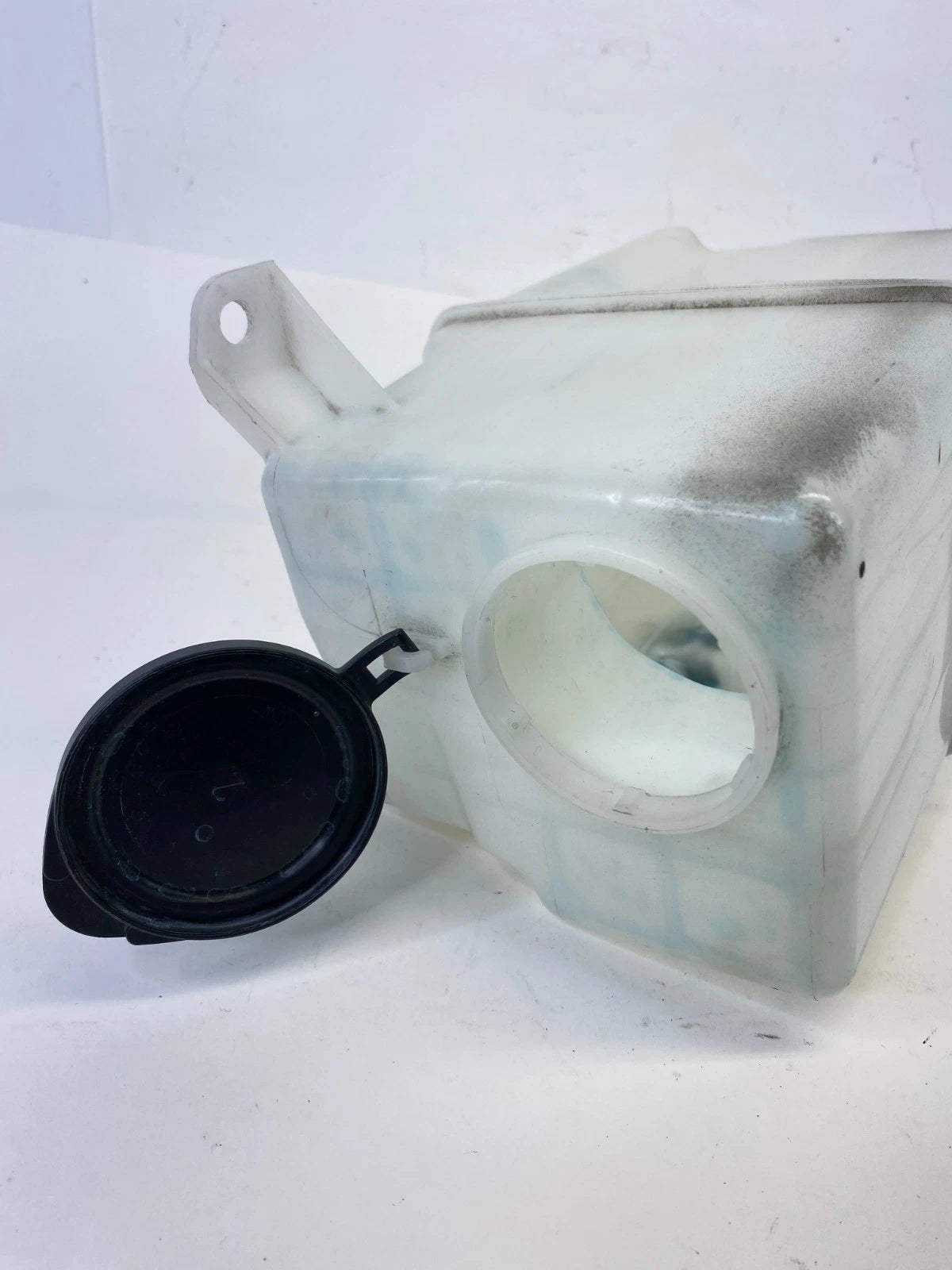 2005-2016 TOYOTA TACOMA WINDSHIELD WASHER RESERVOIR BOTTLE TANK 85330-AE010 OEM