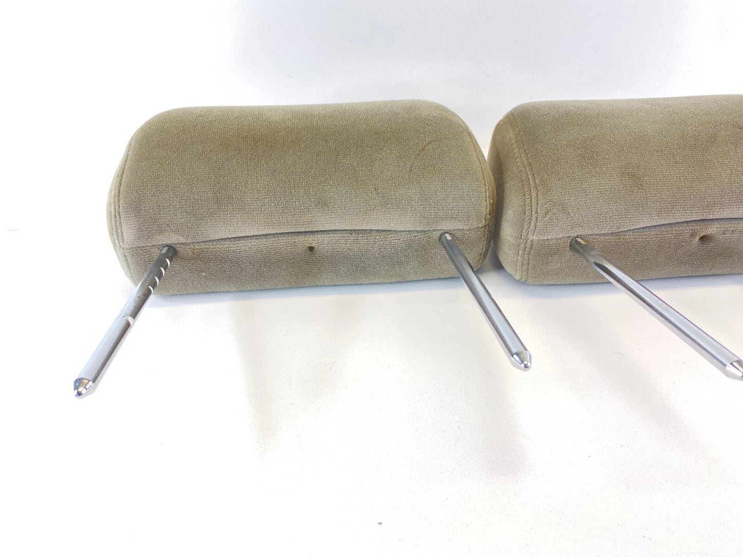 2000-2005 CHEVY IMPALA FRONT SEAT HEADREST HEAD REST PAIR SET LEFT & RIGHT