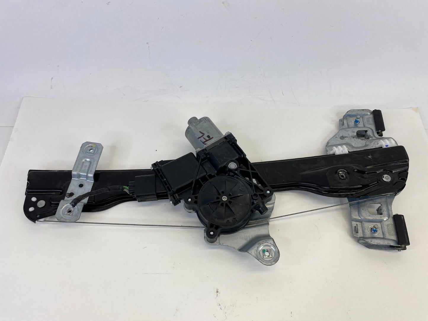 13-18 CHEVROLET SONIC FRONT LEFT DOOR POWER WINDOW REGULATOR W/ MOTOR 98820-J302