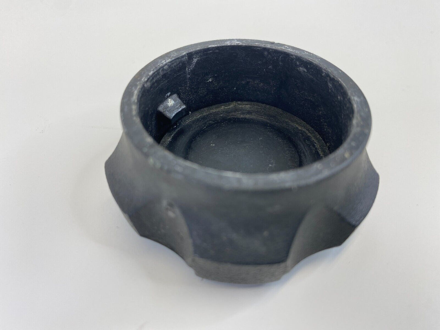 2009 2010 2011 Kia Borrego Engine Coolant Tank Reservoir Cover Cap OEM