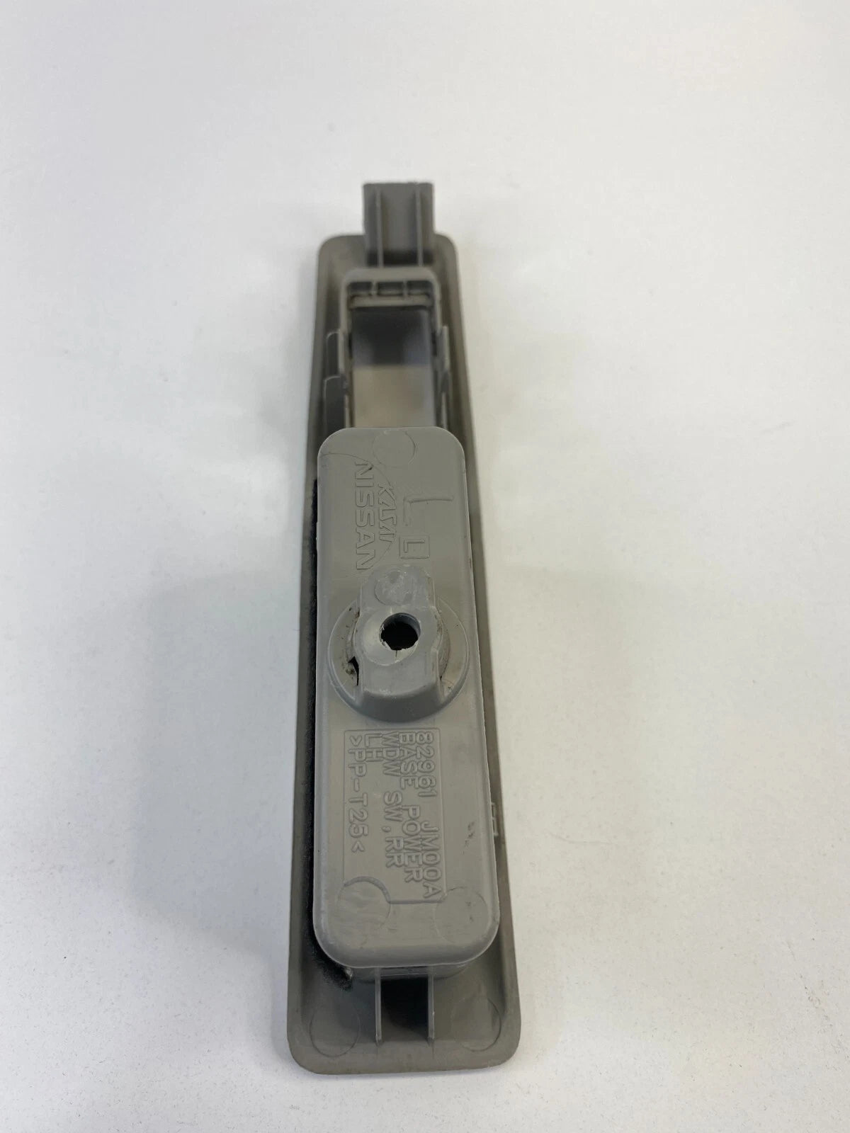 2008-2013 NISSAN ROGUE REAR LEFT SIDE DOOR WINDOW SWITCH COVER BEZEL 82961-JM00A