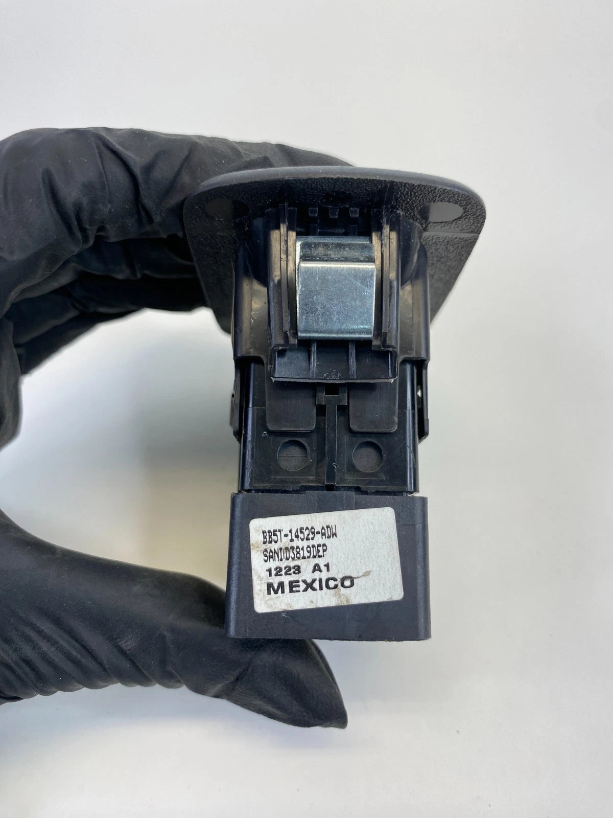 2011-2015 FORD EXPLORER REAR LEFT OR RIGHT DOOR WINDOW SWITCH BB5T-19529-ADW