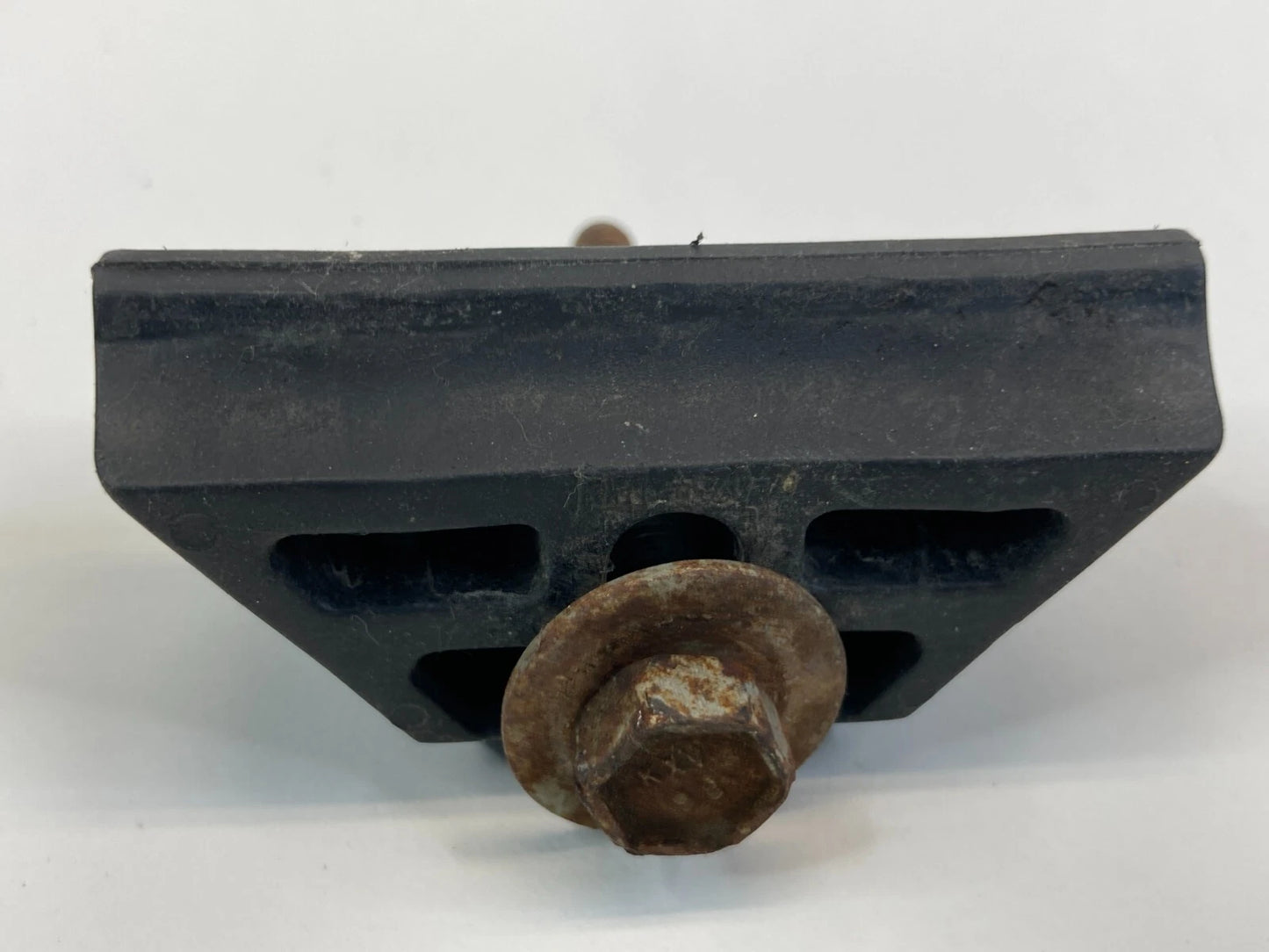 2005-2007 PONTIAC G6 04-08 CHEVROLET MALIBU BATTERY HOLDER DOWN CLAMP NUT OEM
