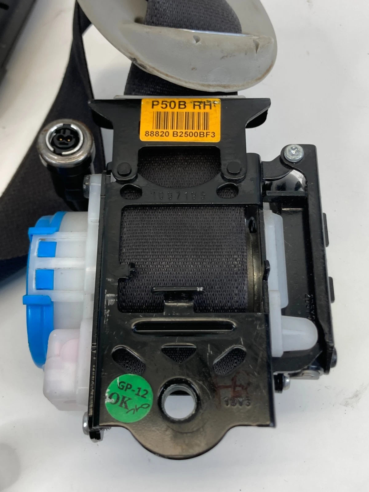 2014-2019 Kia Soul Front Right Passenger Seat Belt Retractor Assembly 88820B2500