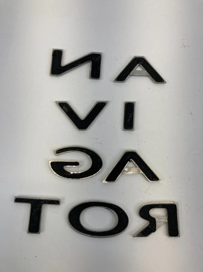 2003-2006 LINCOLN NAVIGATOR FENDER SIDE NAMEPLATE EMBLEM BADGE LOGO CHROME