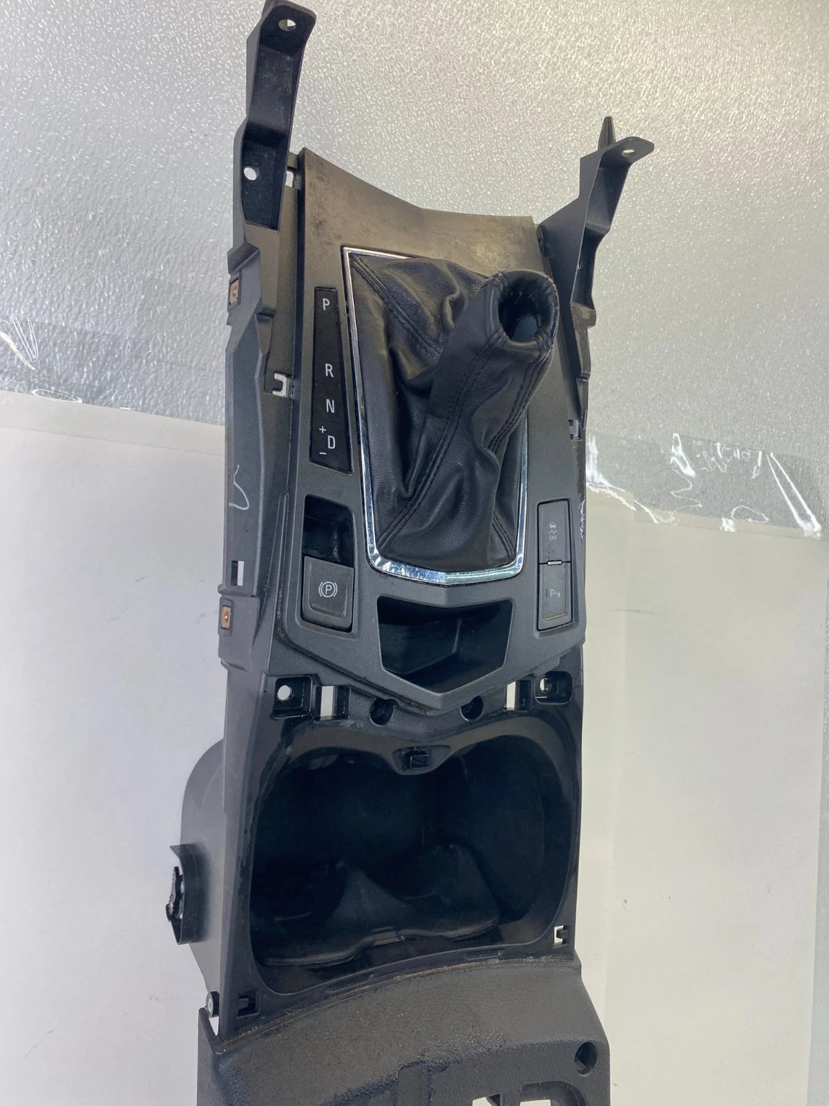 10-12 CADILLAC SRX CENTER CONSOLE UPPER TRIM SHIFTER BOOT BEZEL & CUP HOLDER OEM