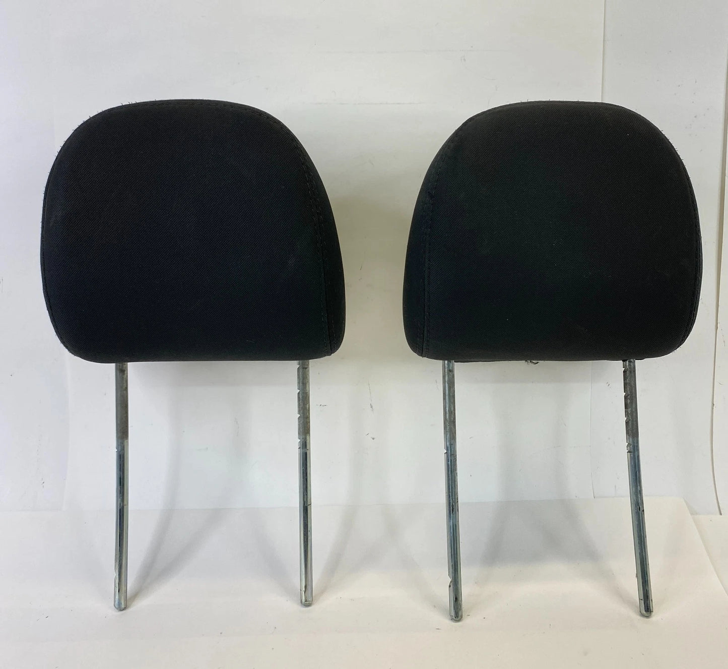 2007-2010 CHRYSLER 300 FRONT RIGHT & LEFT SEAT HEADREST HEAD REST PAIR SET OEM