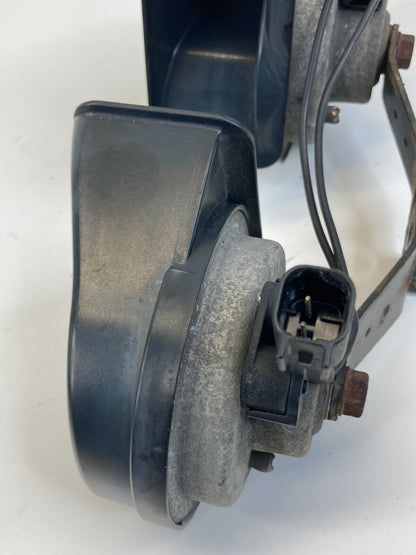 2003 2004 Ford Crown Victoria Dual Note Horn High & Low Note Pair E37042 OEM