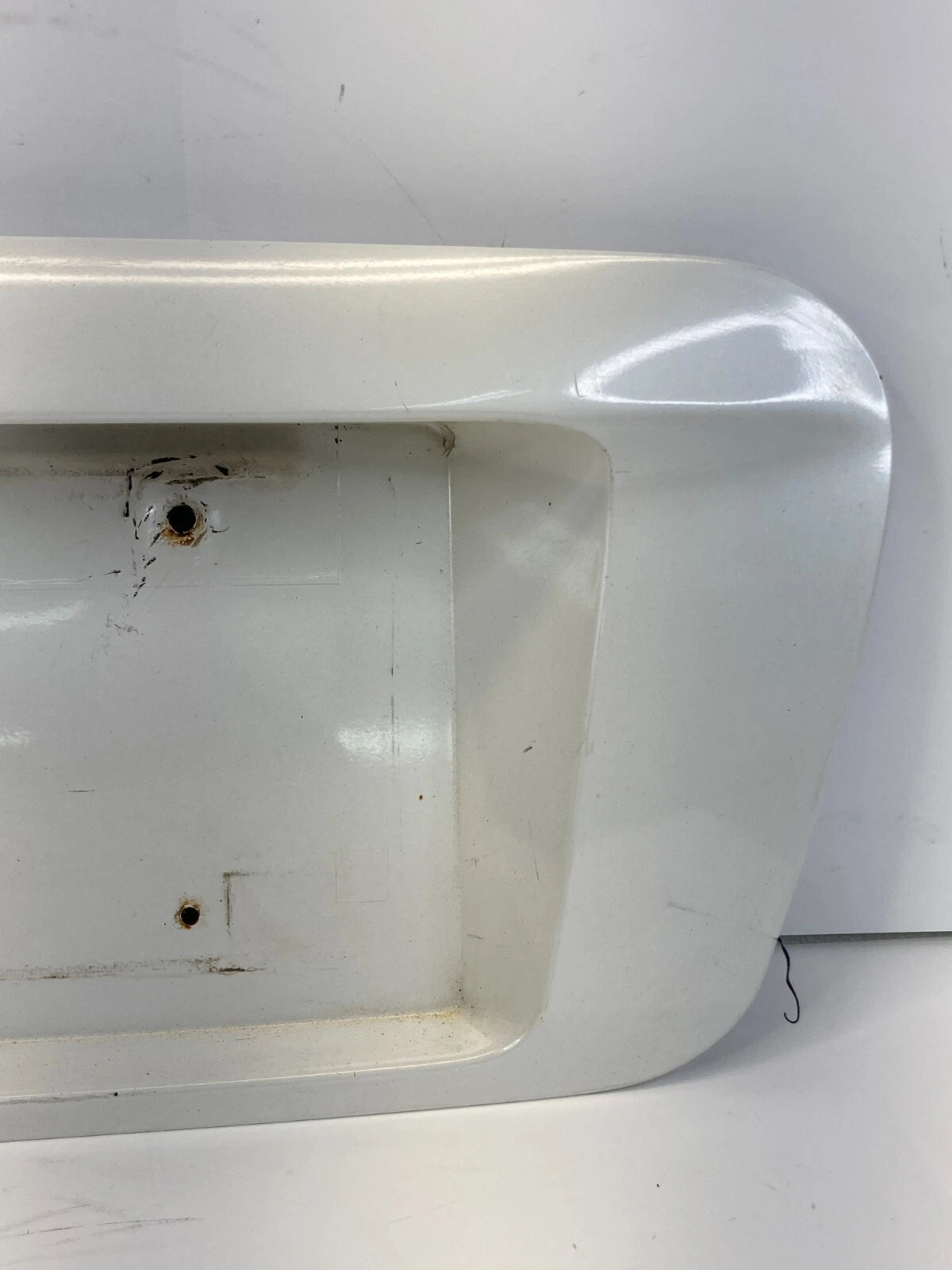 2005 2006 05 06 NISSAN ALTIMA REAR TRUNK LICENSE PLATE HOLDER GARNISH MOLDING