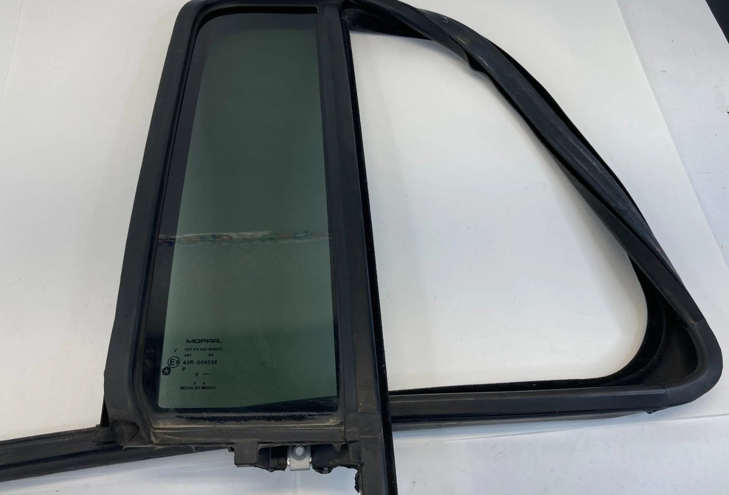 2008-2012 JEEP LIBERTY REAR RIGHT WINDOW VENT QUARTER GLASS OEM