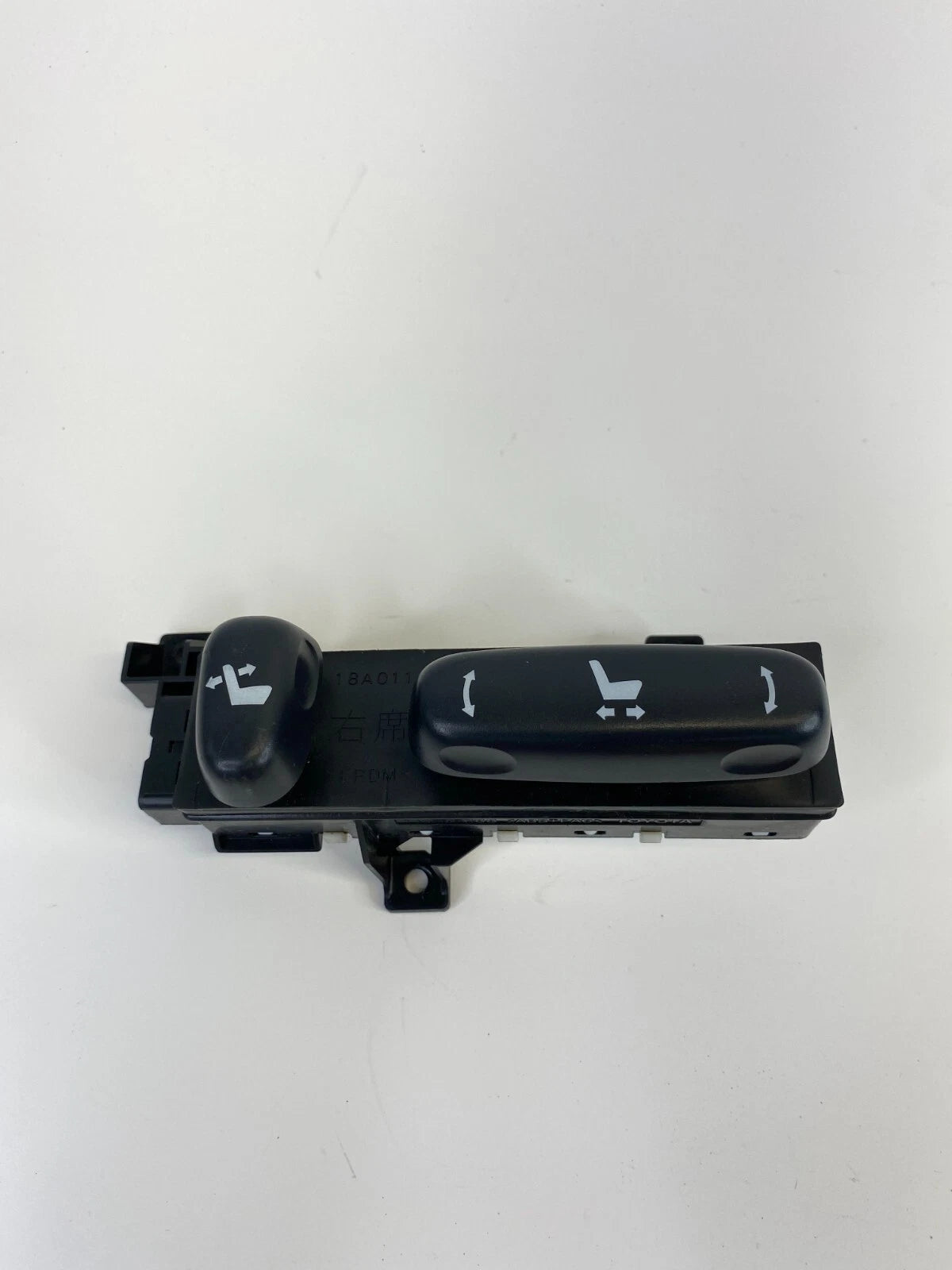 2004 2005 2006 LEXUS RX330 FRONT RIGHT SEAT ADJUSTMENT CONTROL SWITCH 18A188
