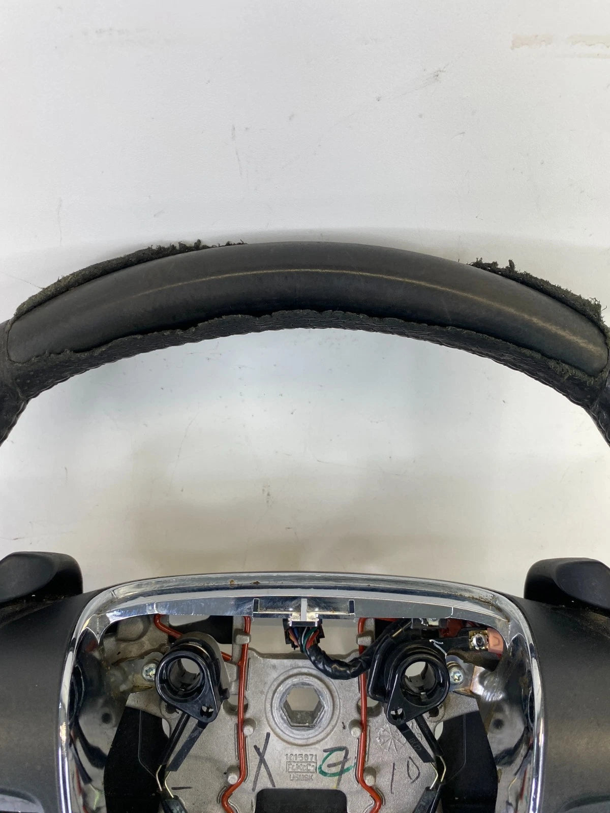 2010-2012 FORD TAURUS STEERING WHEEL W/ AUDIO & CRUISE CONTROL SWITCHES OEM