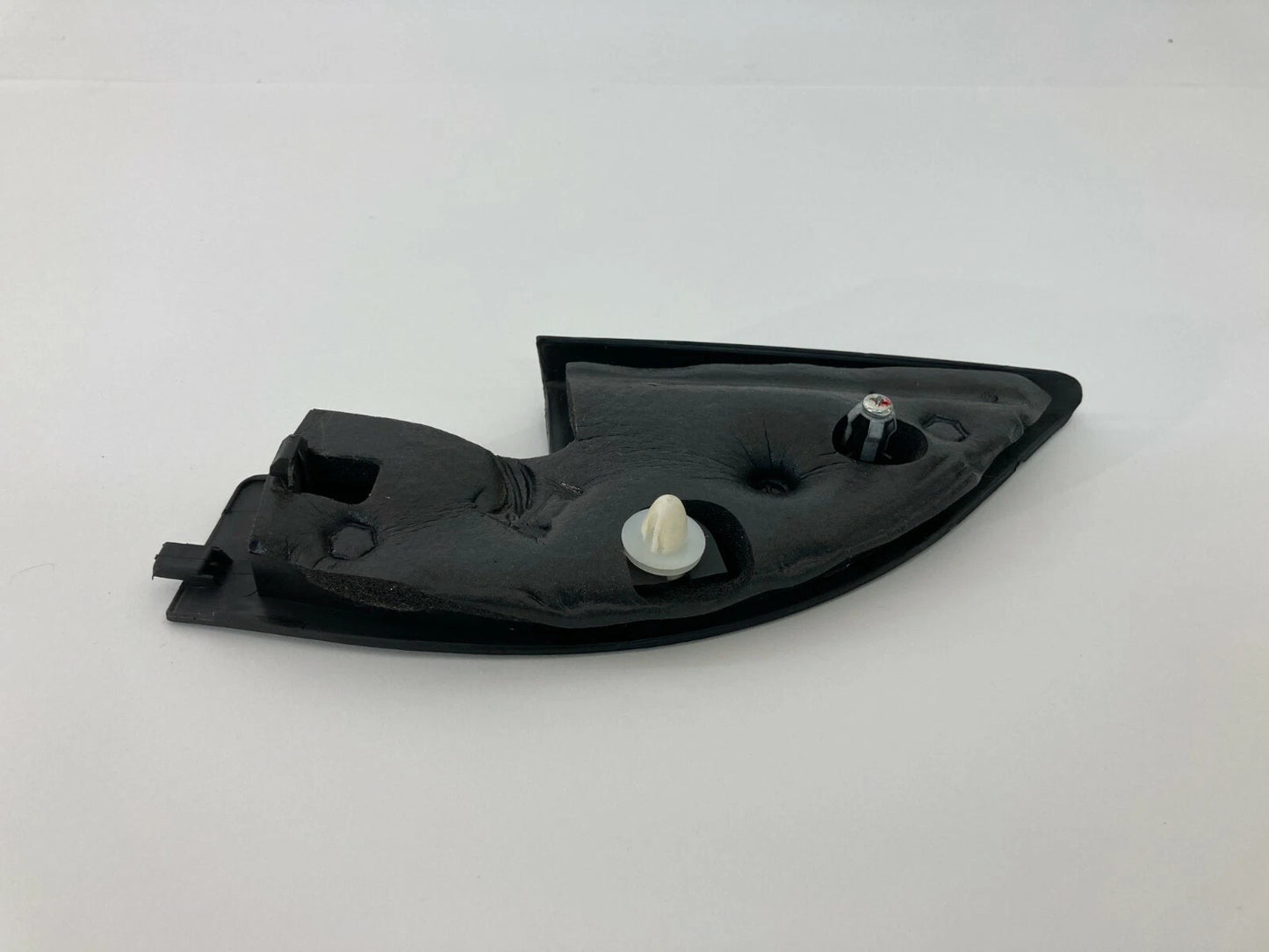 2007 2008 HYUNDAI ENTOURAGE FRONT RIGHT SIDE INNER CORNER MIRROR TRIM COVER OEM