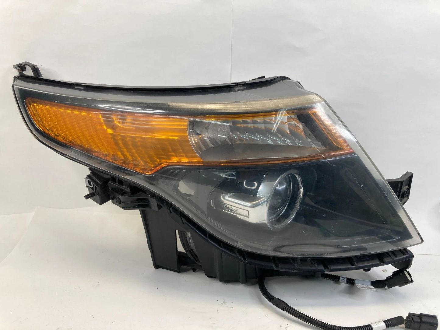 2013-2015 EXPLORER INTERCEPTOR UTILITY RIGHT SIDE HEADLIGHT HEADLAMP HALOGEN OEM