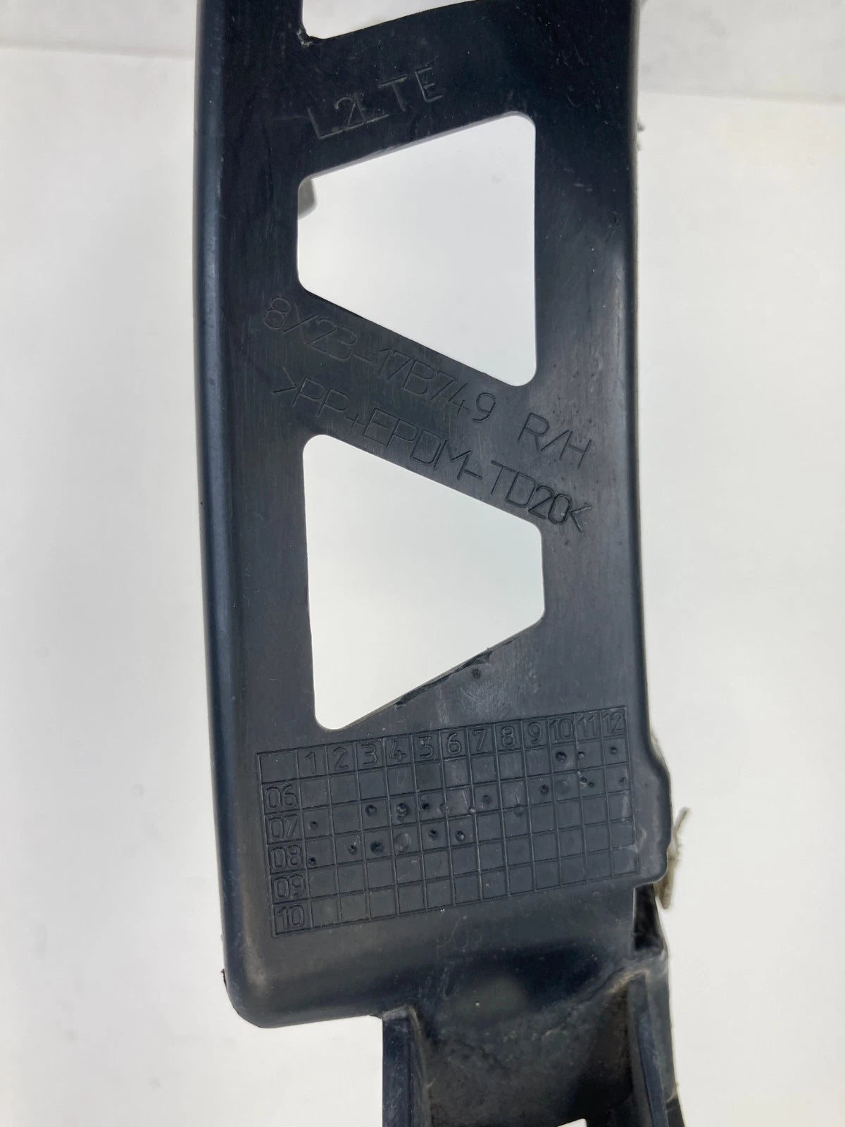 2009-2011 JAGUAR XF FRONT BUMPER RIGHT SIDE BUMPER BRACKET SUPPORT ASSY OEM