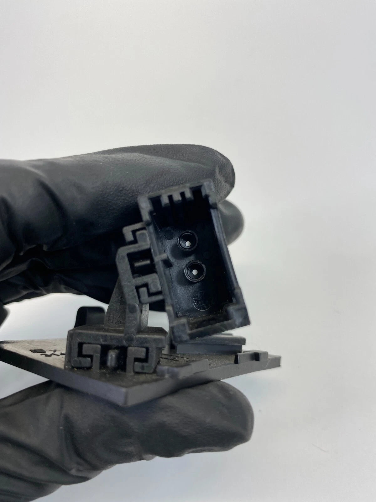 2004 2005 2006 2007 BMW 530I 525I DASH GLOVE BOX HOLDER CAP TRIM 7121920 OEM