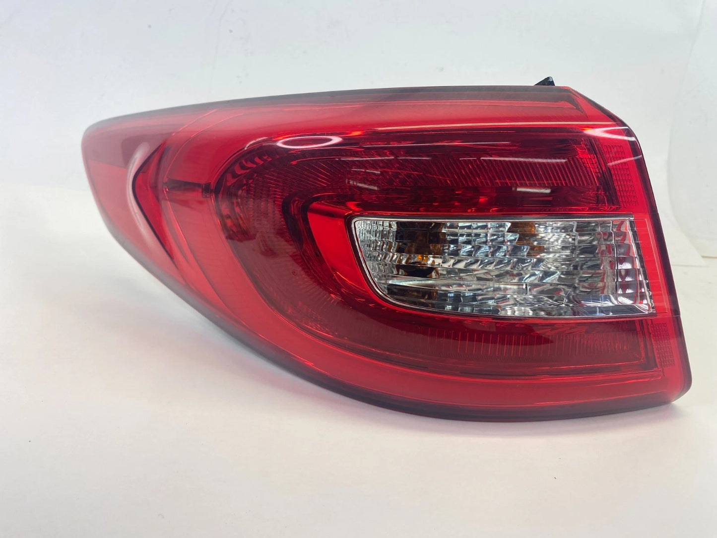 2015-2017 HYUNDAI SONATA LEFT OUTER QUARTER TAIL LIGHT TAILLIGHT 92401-C2000 OEM