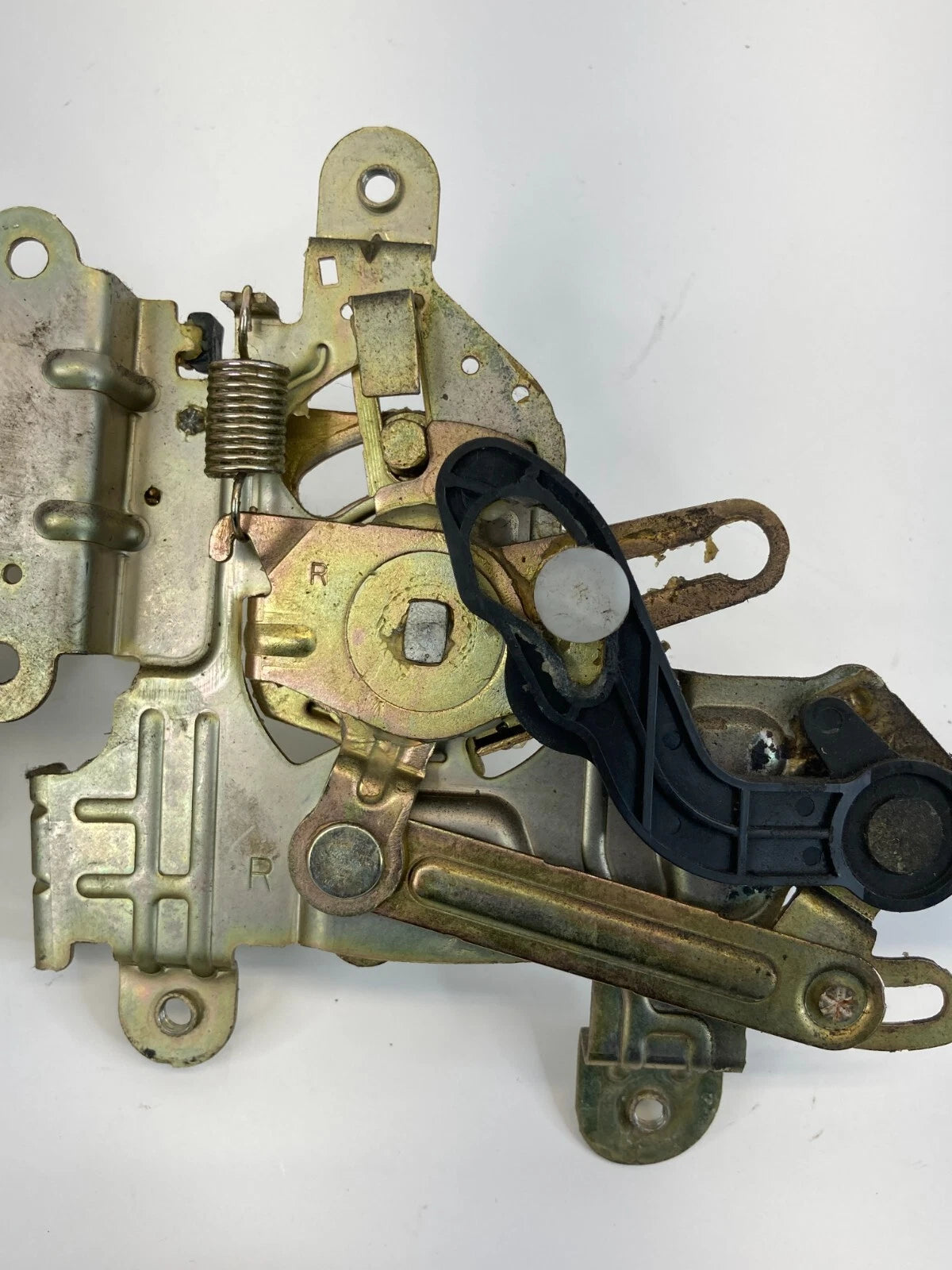 2000 2001 MAZDA MPV REAR RIGHT SIDE SLIDING MANUAL DOOR LOCK LATCH ACTUATOR OEM
