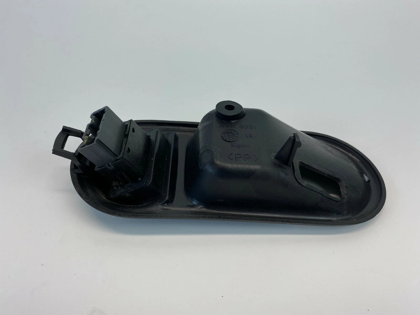 03 04 LAND ROVER DISCOVERY REAR LEFT SIDE INNER DOOR HANDLE BEZEL W/ SWITCH
