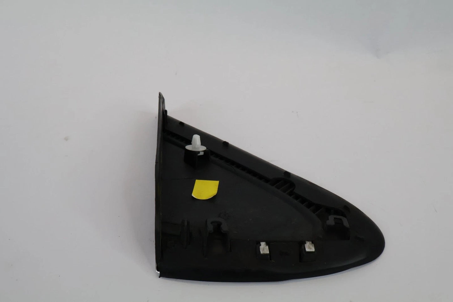 2016-2019 CHEVROLET CRUZE FRONT LEFT FENDER UPPER REARWARD CORNER TRIM BEZEL