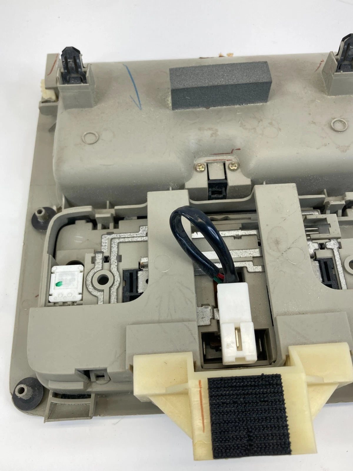 2003-2005 INFINITI G35 FRONT ROOF OVERHEAD CONSOLE DOME LIGHT LAMP OEM