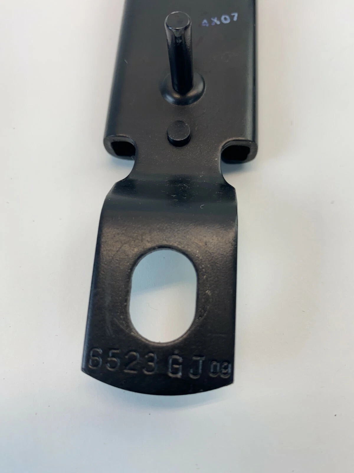 2004 2005 KIA AMANTI LEFT DRIVER SIDE SEAT BELT HEIGH ADJUSTER ASSEMBLY OEM