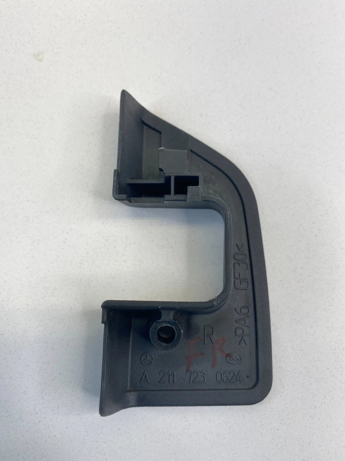 03-09 MERCEDES-BENZ E320 FRONT RIGHT DOOR CUSHION EDGE GUARD TRIM A2117230624