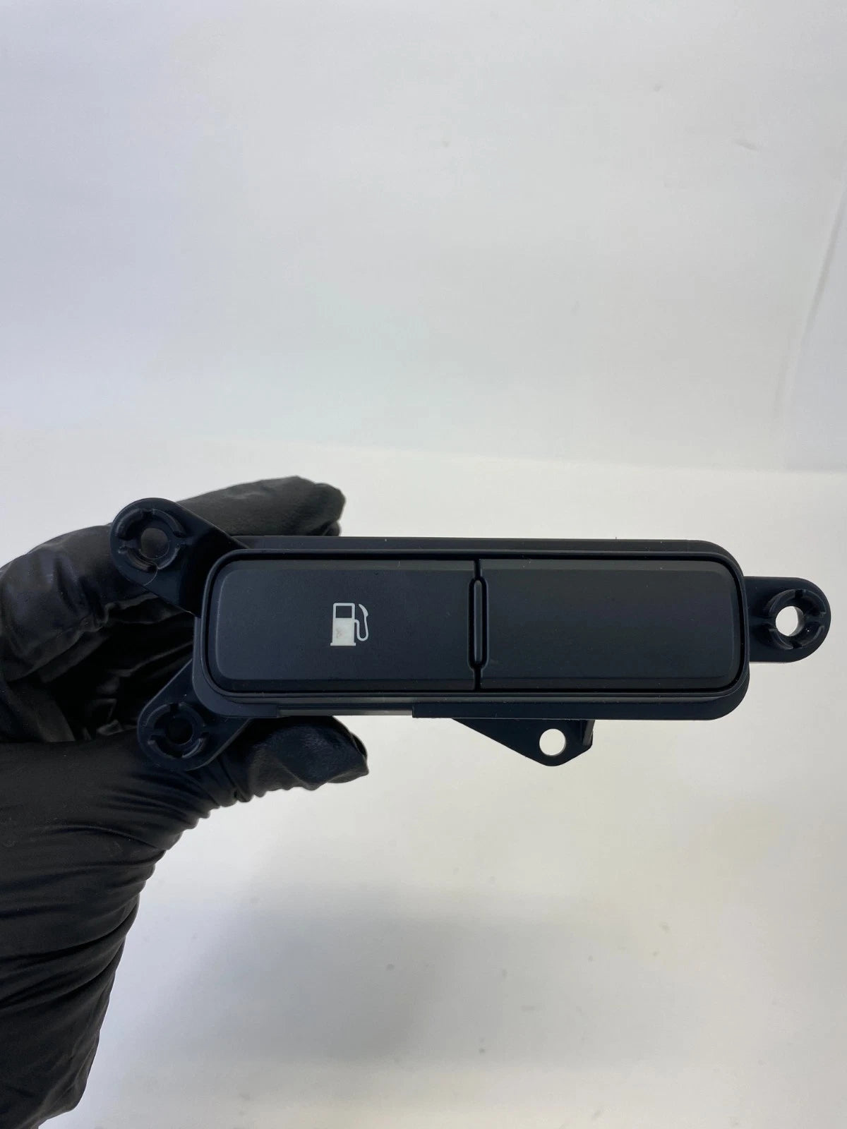 2016-2020 KIA SORENTO FUEL TANK GAS DOOR LID RELEASE CONTROL SWITCH 299144528