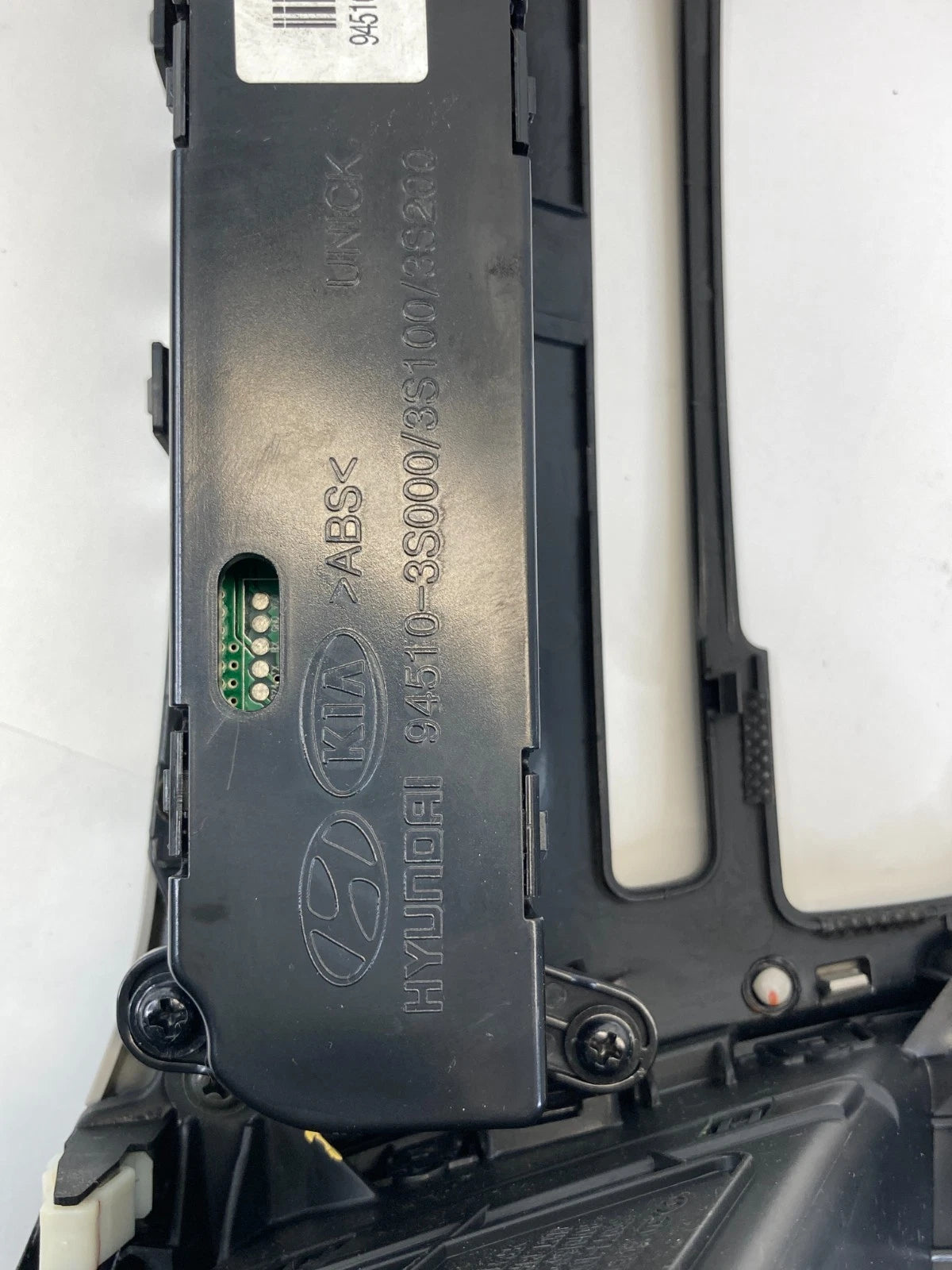 2012-2015 HYUNDAI SONATA CENTER DASH RADIO CLIMATE CONTROL BEZEL W/ AIR VENT OEM