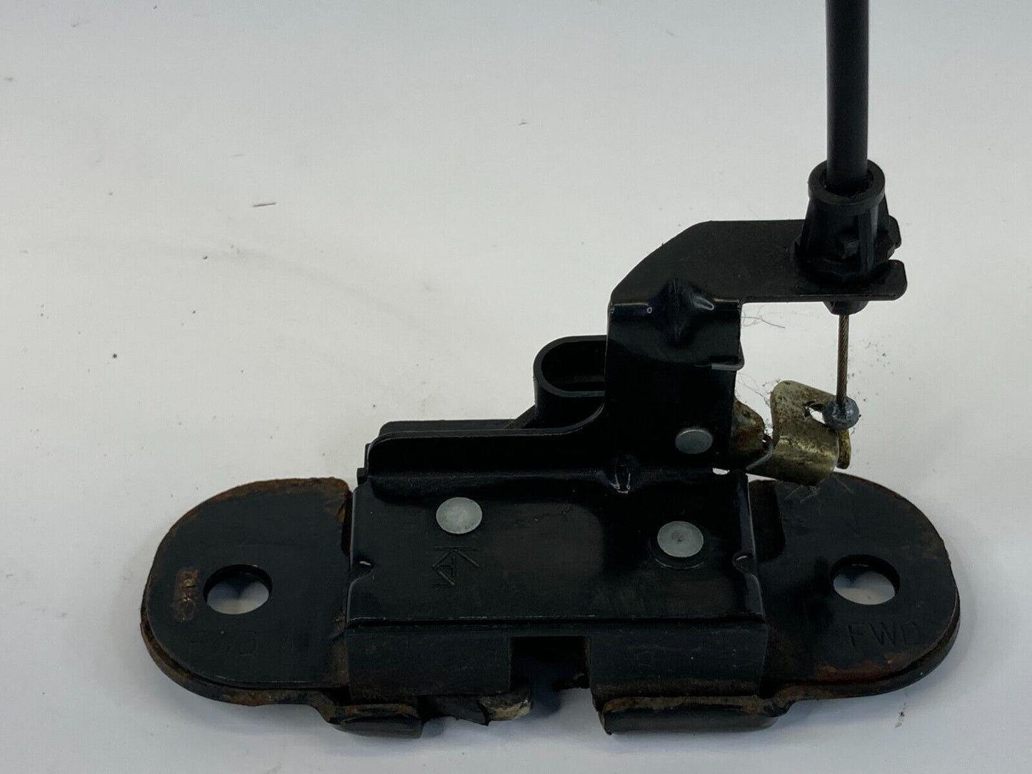 00-04 Chevrolet Tahoe Rear Trunk Lid Door Liftgate Left Side Lower Lock Latch