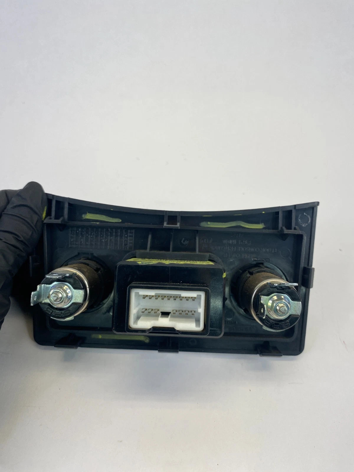 2010-2013 KIA FORTE CONSOLE POWER AUX USB IPOD MEDIA PORT ASSY 84620-1M090 OEM