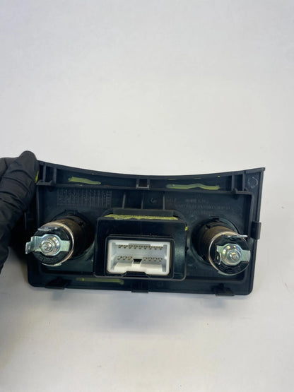 2010-2013 KIA FORTE CONSOLE POWER AUX USB IPOD MEDIA PORT ASSY 84620-1M090 OEM