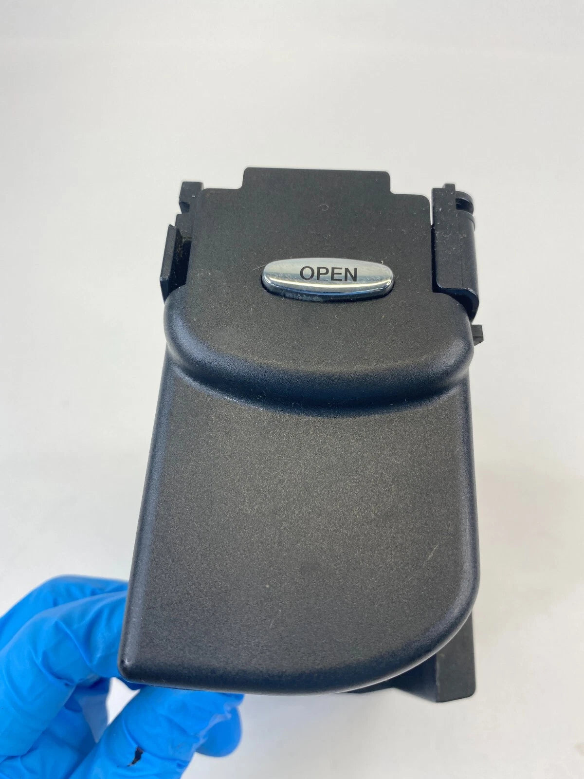 2003-2009 MERCEDES BENZ E320 REAR CENTER CONSOLE CUP HOLDER UNIT A2116800014 OEM