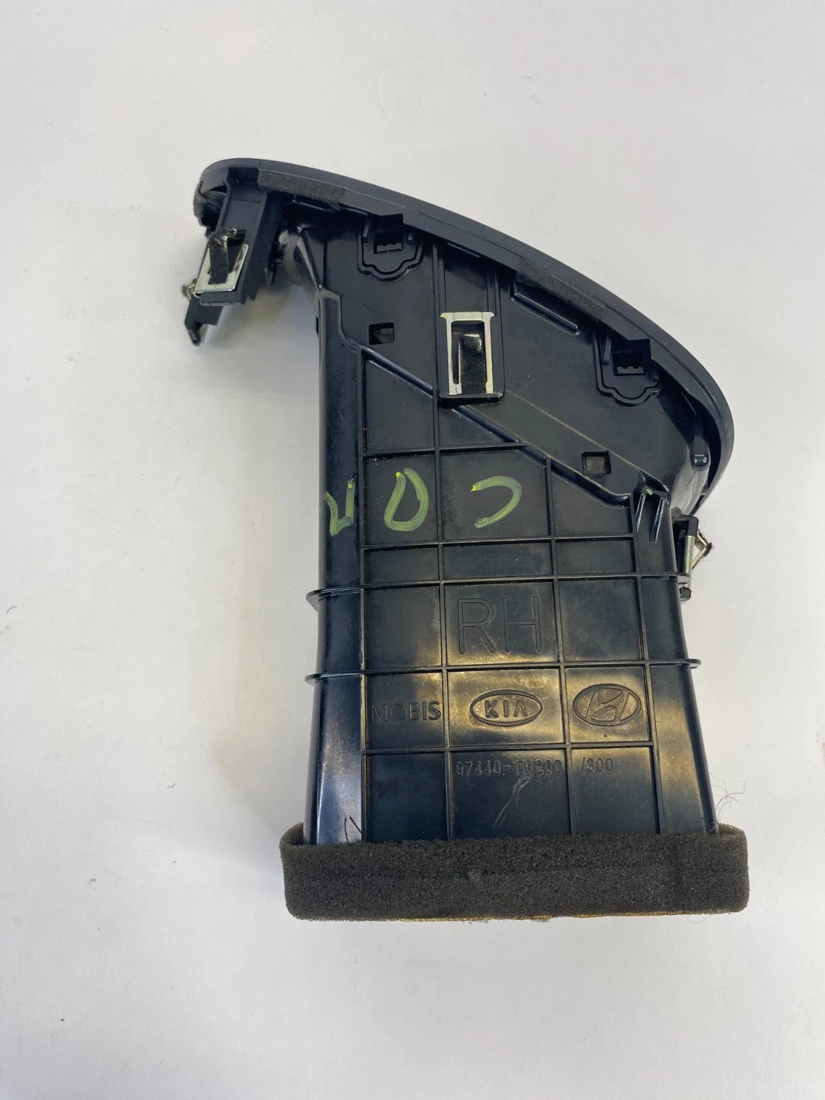 2010-2013 KIA FORTE DASH CENTER RIGHT PASSENGER A/C AIR VENT GRILLE OUTLET OEM