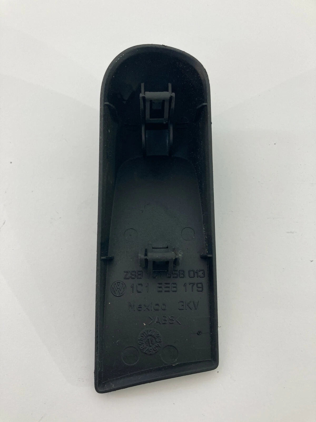 1998-2010 VOLKSWAGEN BEETLE DRIVER SIDE DASH END CAP COVER BEZEL TRIM 1C1858179