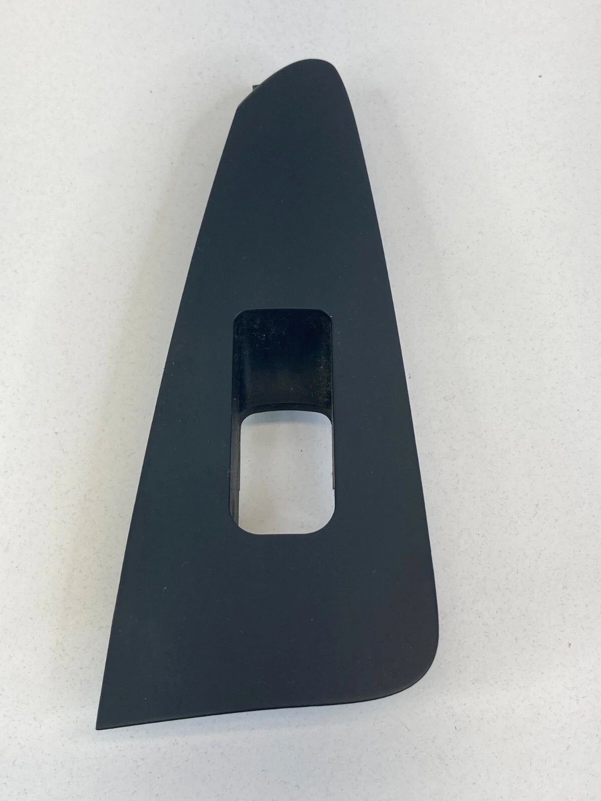 2010-2013 KIA FORTE REAR LEFT SIDE DOOR WINDOW SWITCH BEZEL COVER TRIM 201005752
