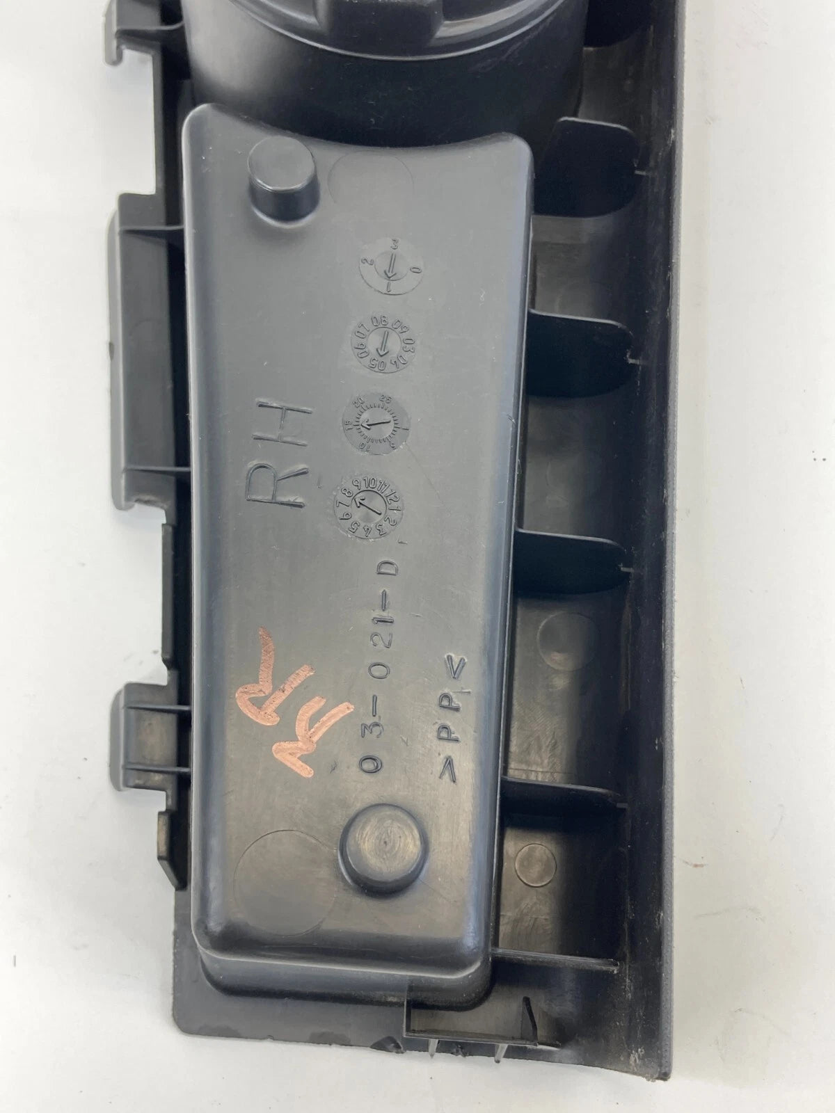 2004-2007 CADILLAC SRX REAR RIGHT SIDE SEAT THIRD ROW CUP HOLDER ASSEMBLY OEM