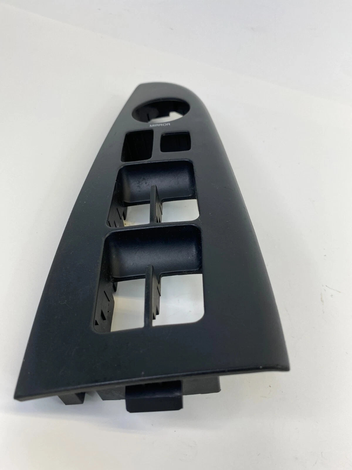 2007-2010 HYUNDAI ELANTRA FRONT LEFT DOOR POWER WINDOW SWITCH BEZEL 93570-2H010