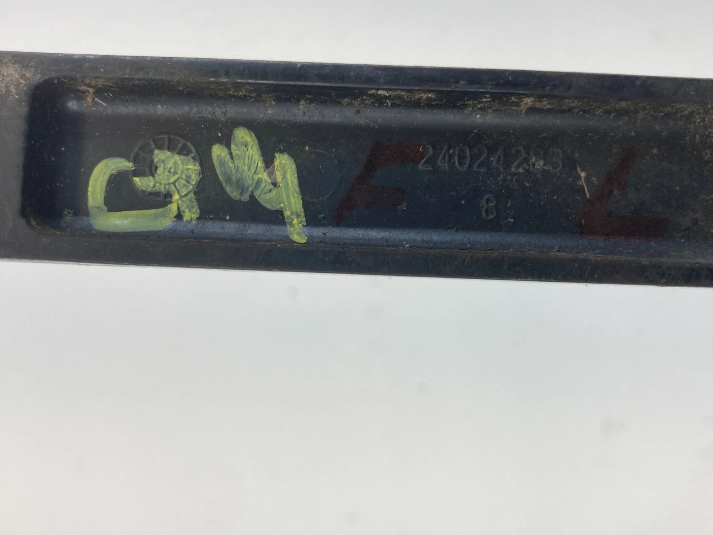 2002-2006 CHEVY TRAILBLAZER EX T FRONT RIGHT & LIGHT WINDSHIELD WIPER ARM PAIR