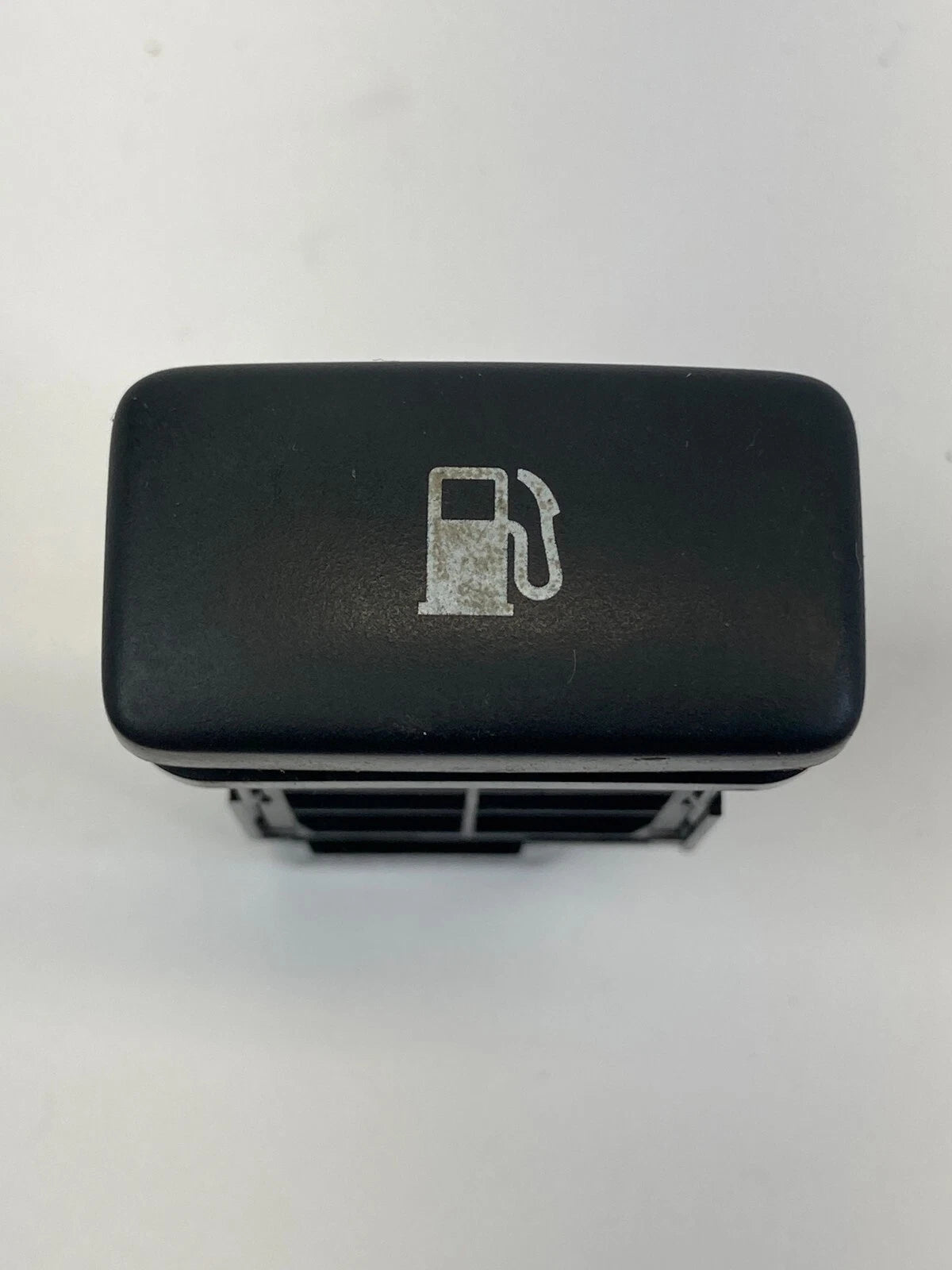 2006-2008 LEXUS RX400H FUEL TANK GAS DOOR LID RELEASE CONTROL SWITCH 15A492