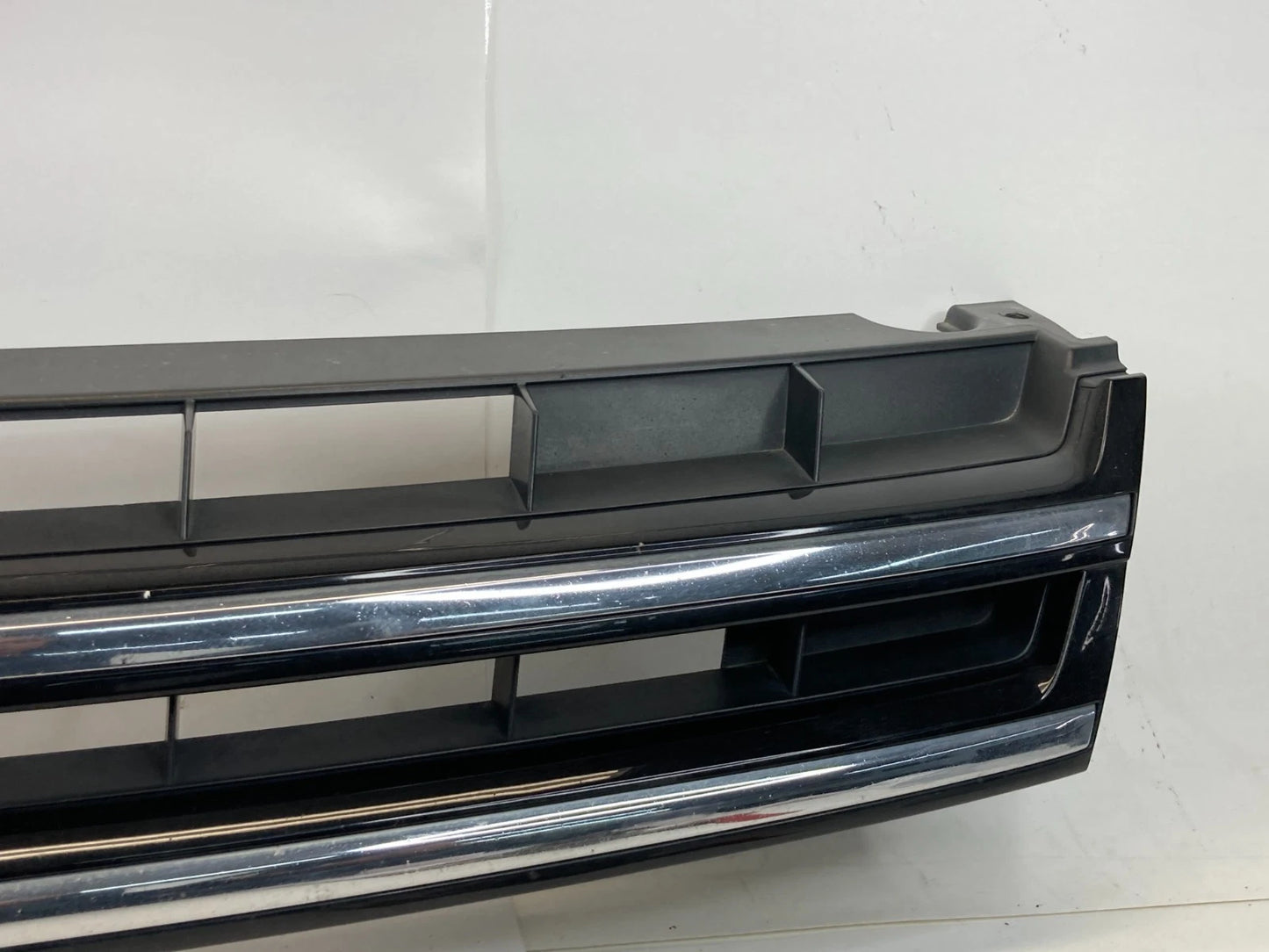 2011-2014 VOLKSWAGEN TOUAREG FRONT BUMPER UPPER GRILL GRILLE 7P6-853-651-A-WD