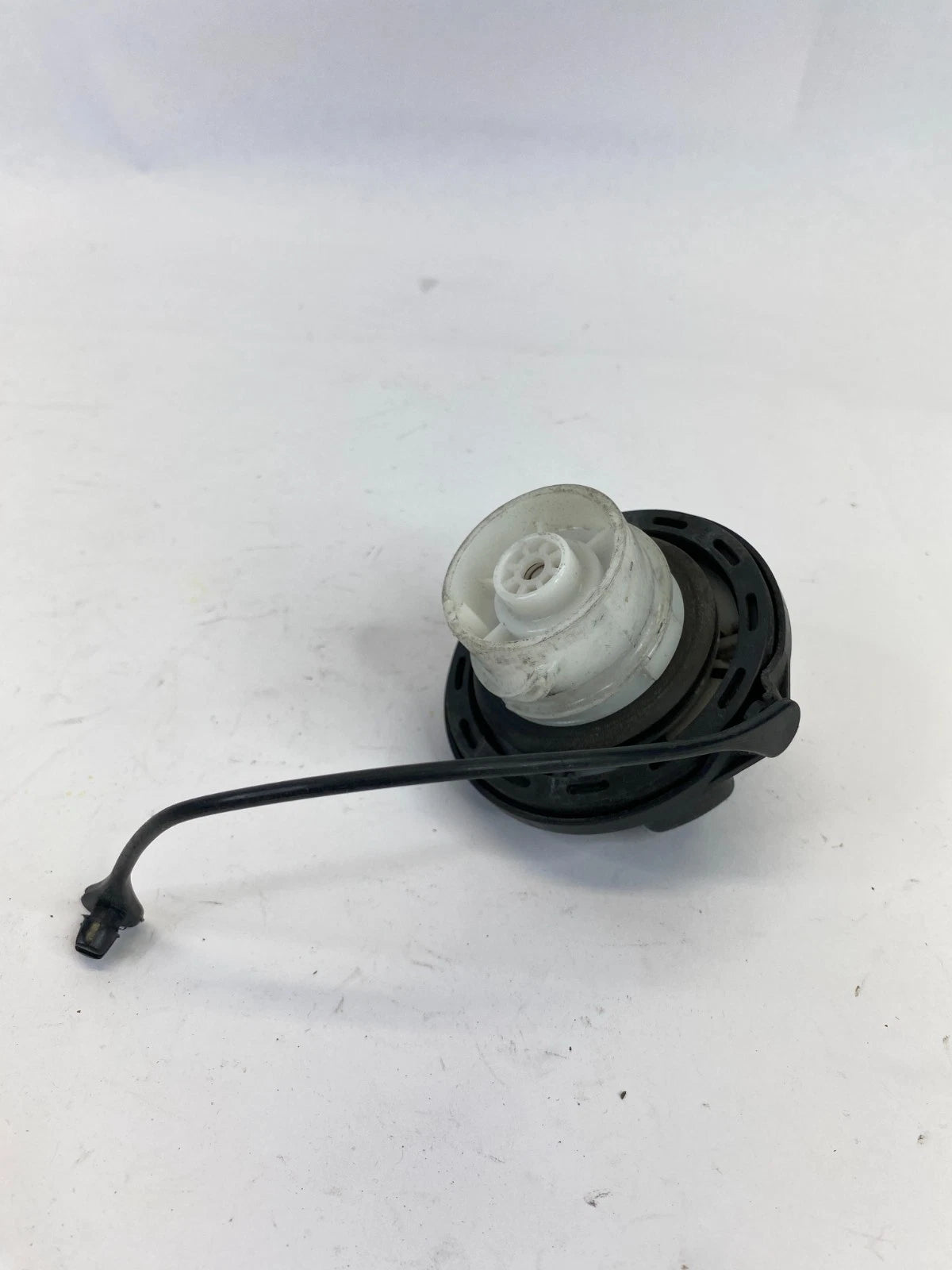 2005-2020 KIA OPTIMA 10-24 SOUL FUEL FILLER TANK CAP GAS LID COVER W TETHER OEM