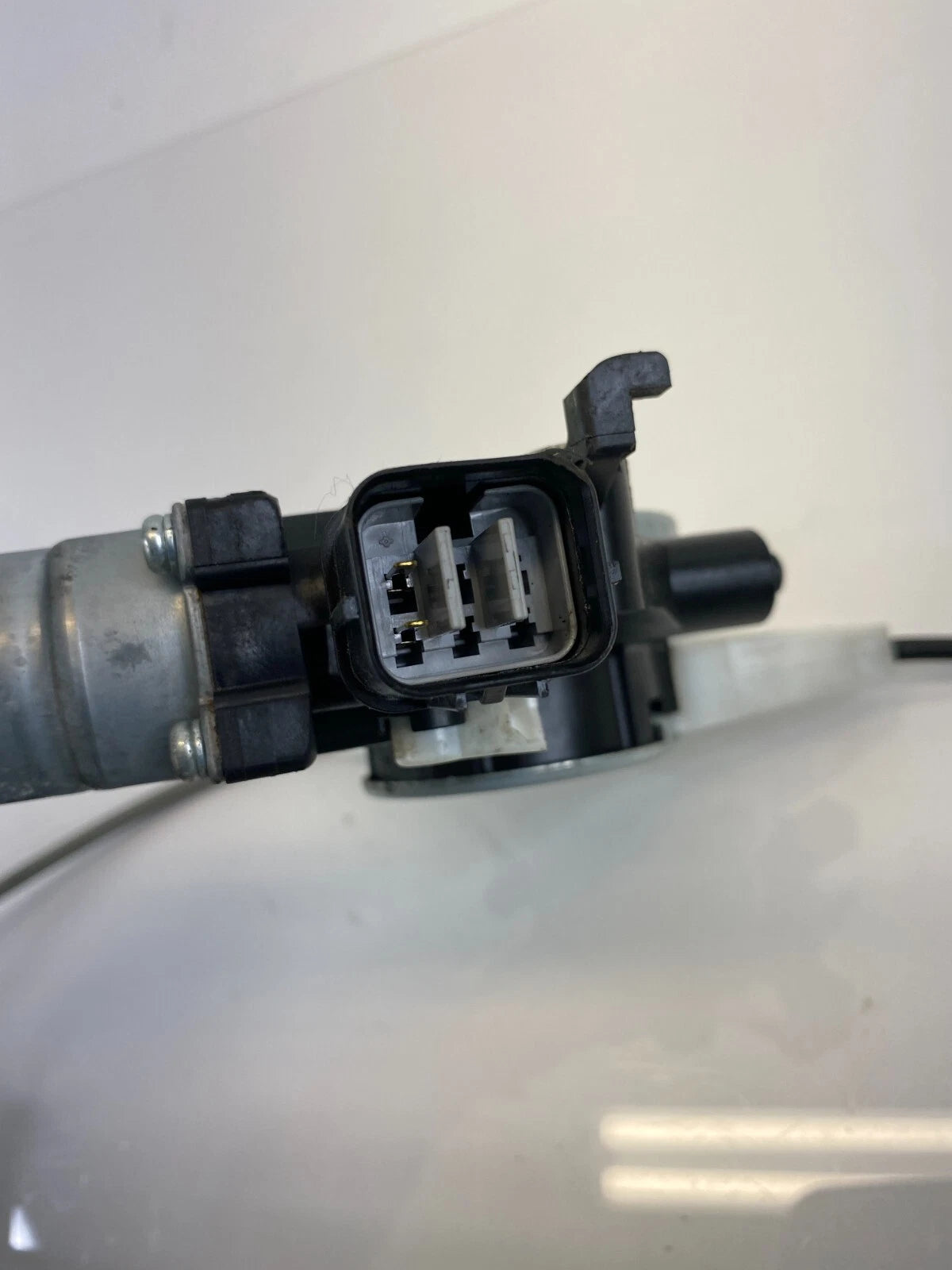 2008-2014 SUBARU IMPREZA FRONT RIGHT SIDE DOOR WINDOW REGULATOR W/ MOTOR OEM